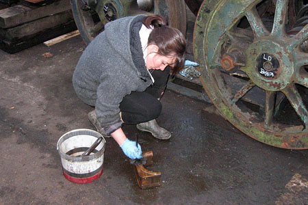 Cleaning axle box brass - Clive Emsley