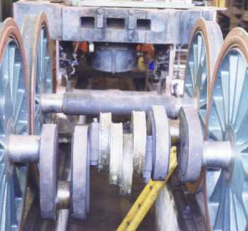 eccentrics on the driver axle (14K)