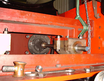 Alignment bar passing through the intermediate valve spindle guide bushes - Fred Bailey - 25 Nov 2012