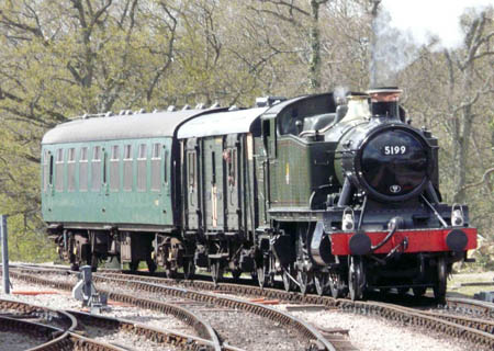 5199 approaches Horsted Keynes - 28 April 2008 - Ray Wills
