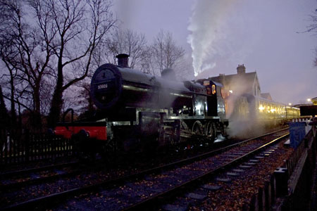 Late afternoon train at Sheffield Park with 7F - 16 November 2008 - Martin Lawrence