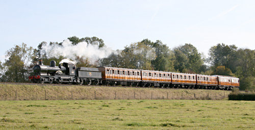 9017 with the teak carriages - 19 October 2009 - Andrew Strongitharm
