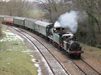 Fenchurch leads the C-class into Horsted Keynes - Ian Maggs - 11 Dec 2010