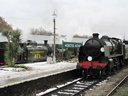 U, E4 and P with Santa trains at Horsted Keynes - Ian Maggs - 11 December 2010