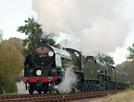 Sir Lamiel leads Sir Archibald Sinclair, arriving at Kingscote - Martin Lawrence - 24 October 2010