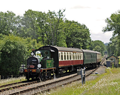 178 arrives at Kingscote - Derek Hayward - 23 June 2011