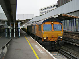 The last train of empties heads south through East Croydon station - Ian Maggs - 17 March 2011