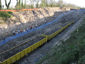 We can now fit 4 wagons into the cutting - Paul Robinson - 8 April 2011