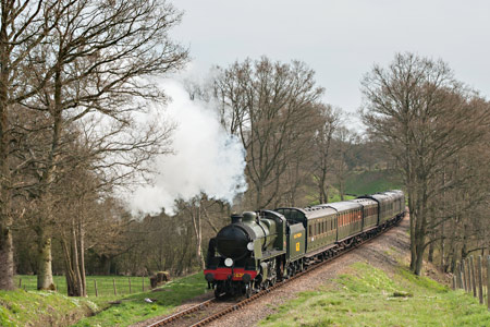 1638 approaches Three Arch Bridge with the SR set - Chris Rigby - 28 April 2013