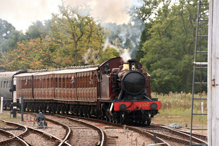 L.150 approaches Horsted Keynes with Met coaches - Tony Sullivan - 1 September 2013