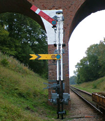 Repainted signal at Three Arch Bridge - Alan Dengate - 1 Oct 2013
