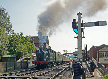 5643 departing from Sheffield Park - Brian Lacey - 8 September 2014