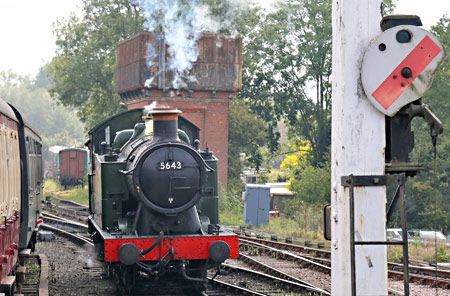 5643 running round at Sheffield Park - Brian Lacey - 15 September 2014