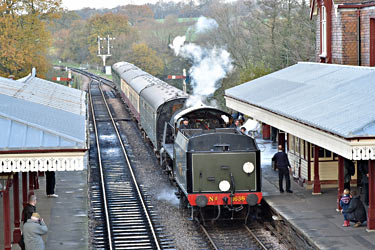 U-class brings its train into Sheffield Park - Brian Lacey - 15 November 2014