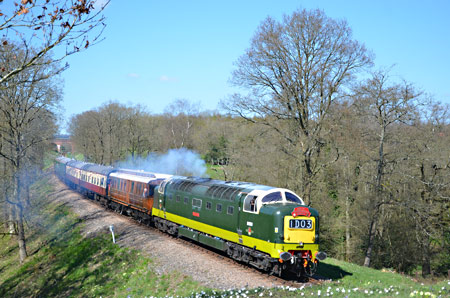 D9009 approaches Holywell - Andrew Crampton - 18 April 2015