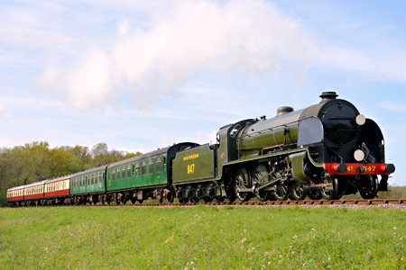 S15 approaches Horsted Keynes - Steve Lee - 4 May 2015