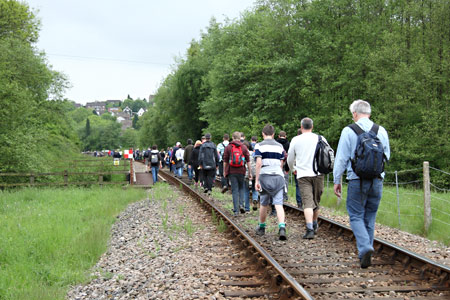 Track Treck approaches New Coombe Bridge - Mike Hopps - 24 May 2015