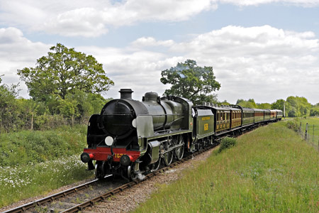 U-class leaving Sheffield Park with the vintage set, amidst the daisies - Derek Hayward - 25 May 2015
