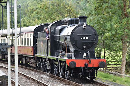 Q-class with the Wealden Rambler at Kingscote - Brian Lacey - 12 September 2015