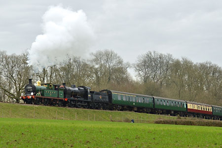 H leading the Q approaching New Road Bridge with set Z - Steve Lee - 19 December 2015