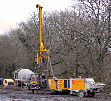 Piling rig for the carriage shed extension at Horsted Keynes - Derek Hayward - 12 December 2015
