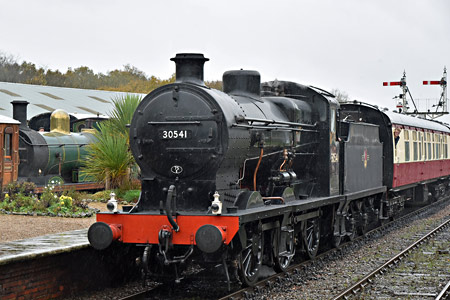 Q and C on the service trains at Horsted Keynes - Brian Lacey - 7 November 2015