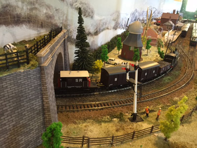 Double track on the model railway - Alan Black - 6 February 2016
