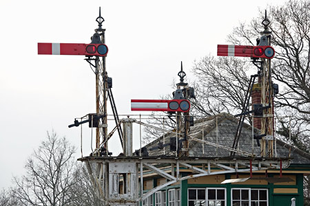 Pl 1/2 down starting bracket signals at Horsted Keynes - Brian Lacey - 14 February 2017