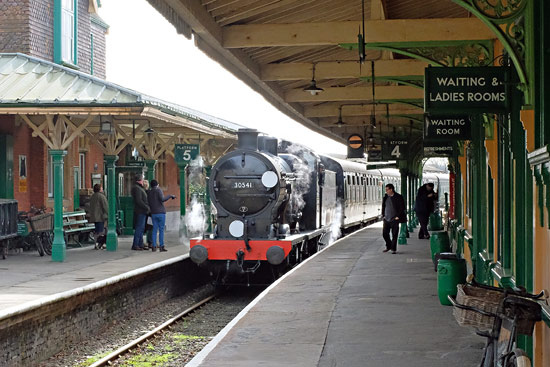 SR Q-class enters Horsted Keynes - Brian Lacey - 4 March 2017