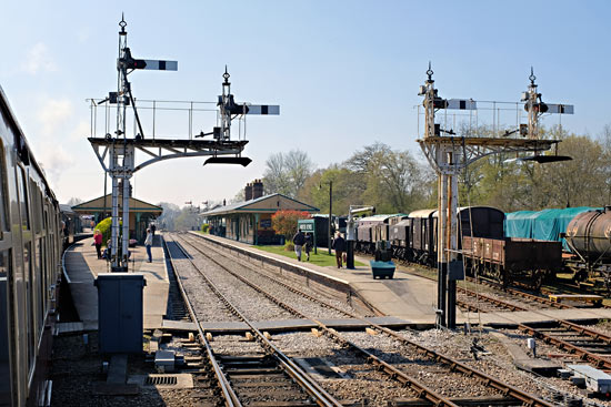 Nicely finished-off 2 and 3 roads at Horsted Keynes - Brian Lacey - 8 April 2017