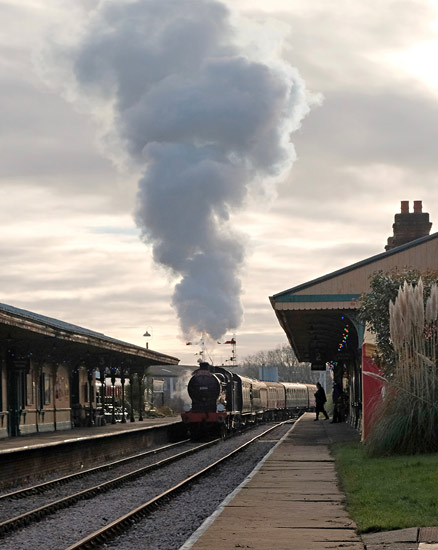 Q-class arrives at Horsted Keynes with a Santa Special service - Brian Lacey - 2 December 2017