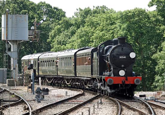Q-class 541 arrives at Horsted Keynes - Brian Lacey - 28 July 2018