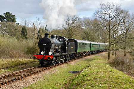 Q-class and Bulleid coaches - Steve Lee - 18 March 2019