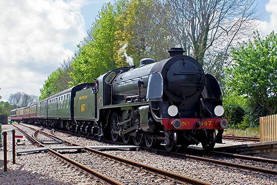847 arrives at East Grinstead - Brian Lacey - 8 May 2019